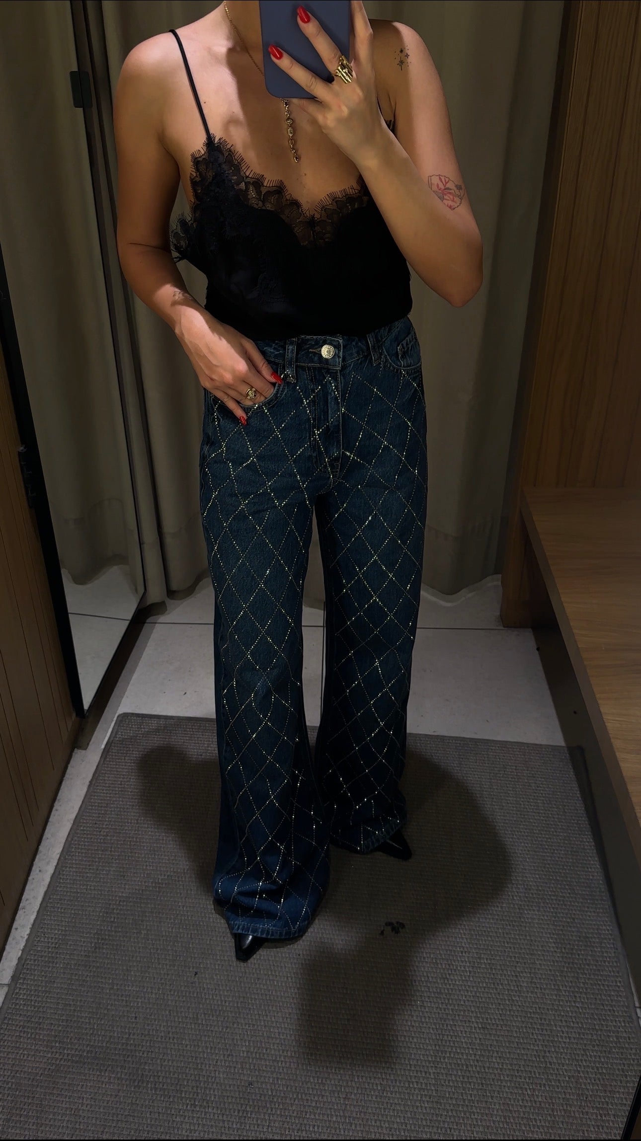 Taş Detaylı Jean