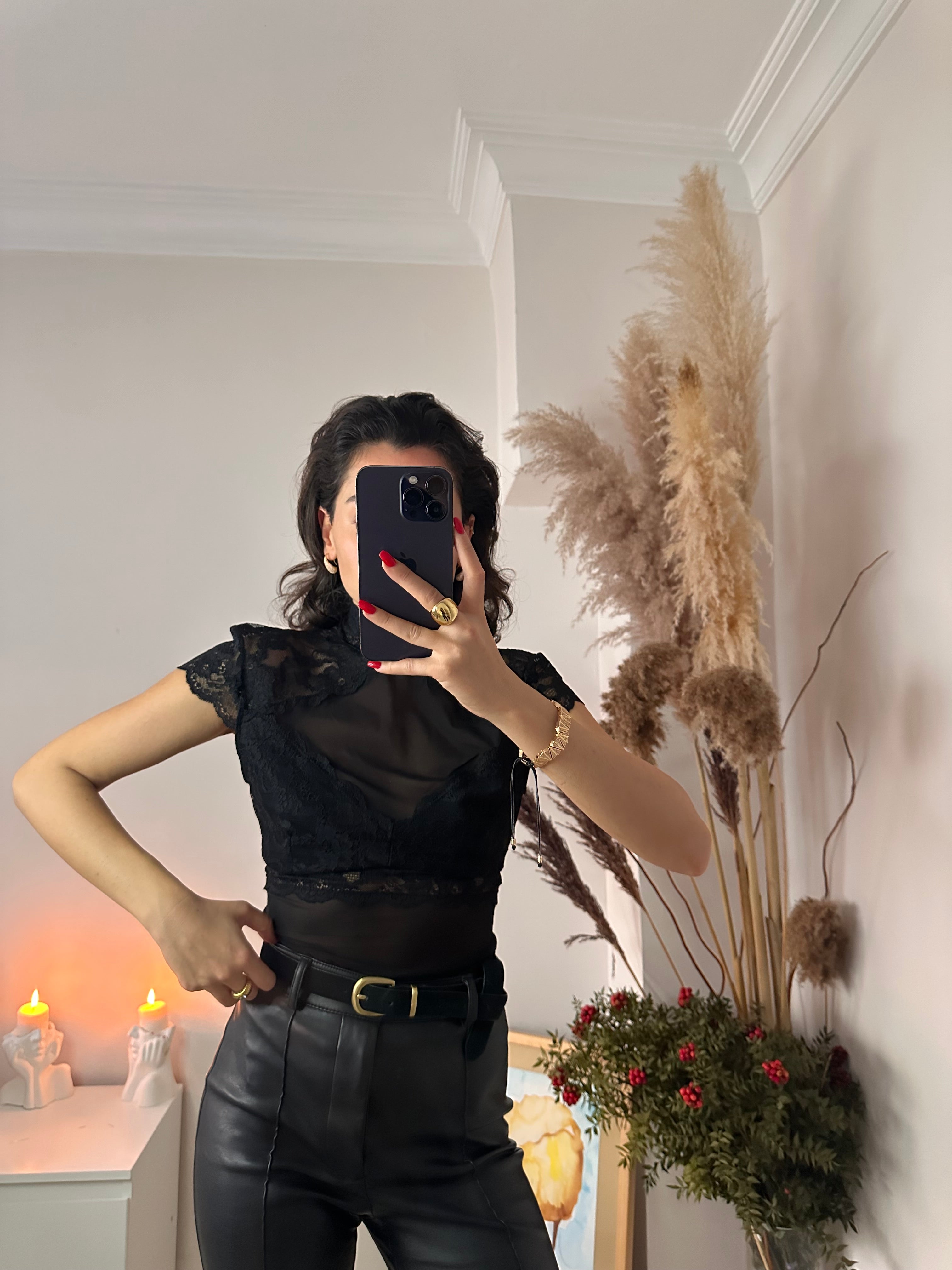 Sırt Dekolteli Dantel Detaylı Transparan Bluz