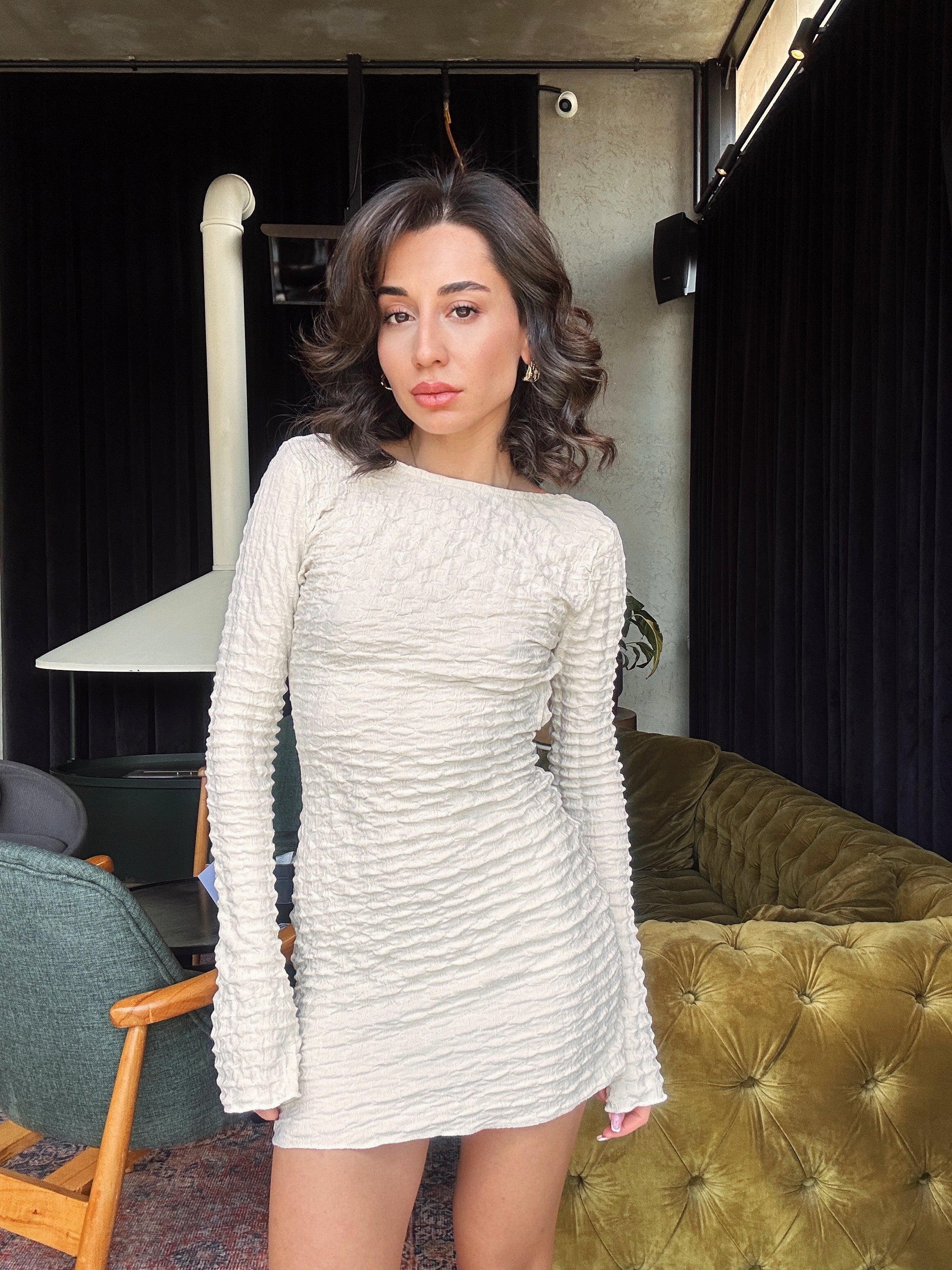 Dokulu Sırt Dekolteli Mini Elbise