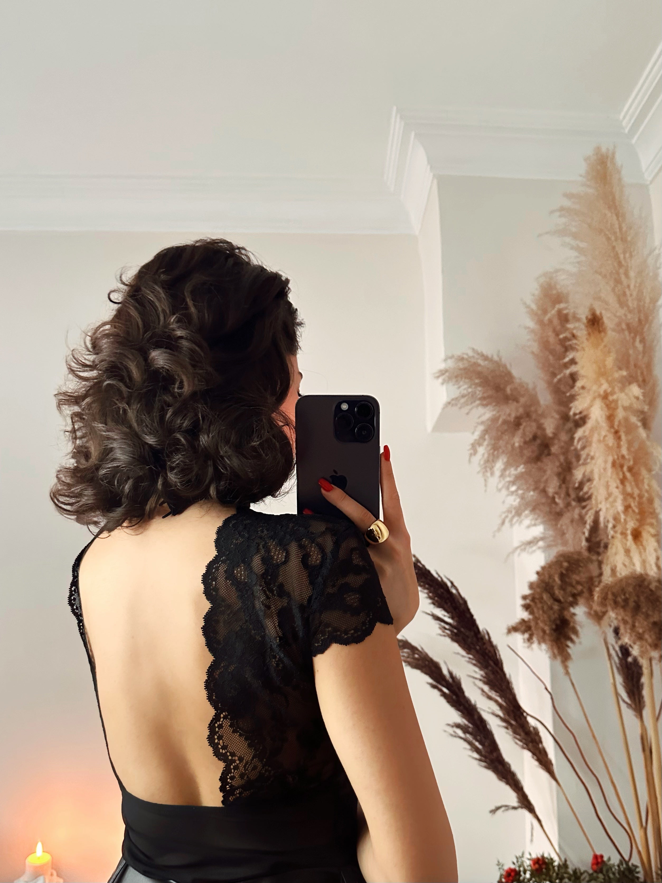 Sırt Dekolteli Dantel Detaylı Transparan Bluz