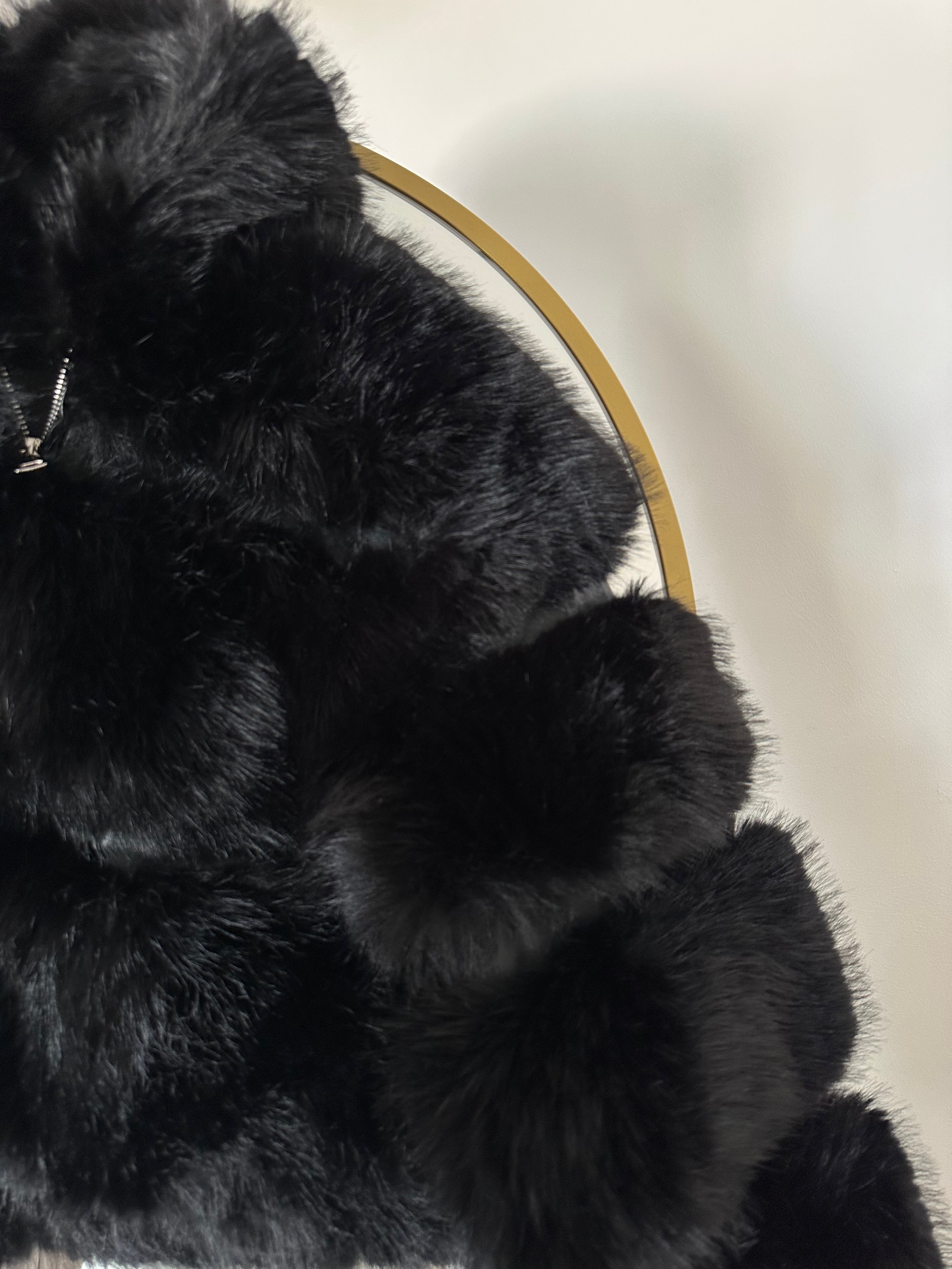 Siyah Deri Detaylı Kürk