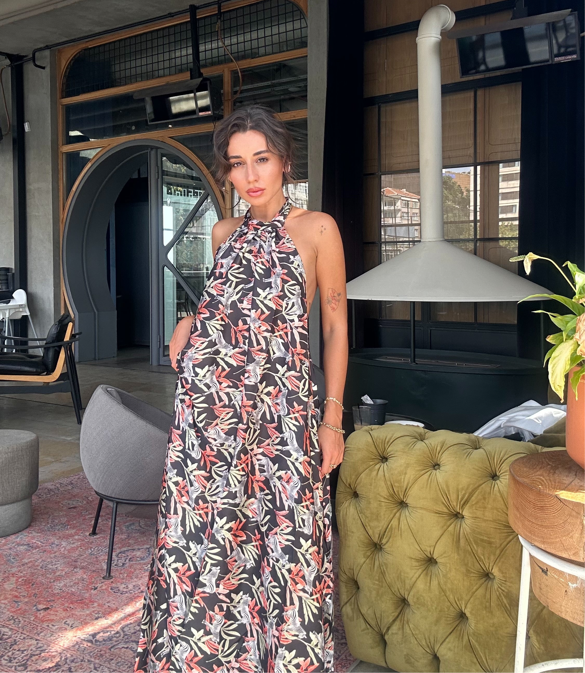 Maxi Sırt Dekolteli Saten Elbise