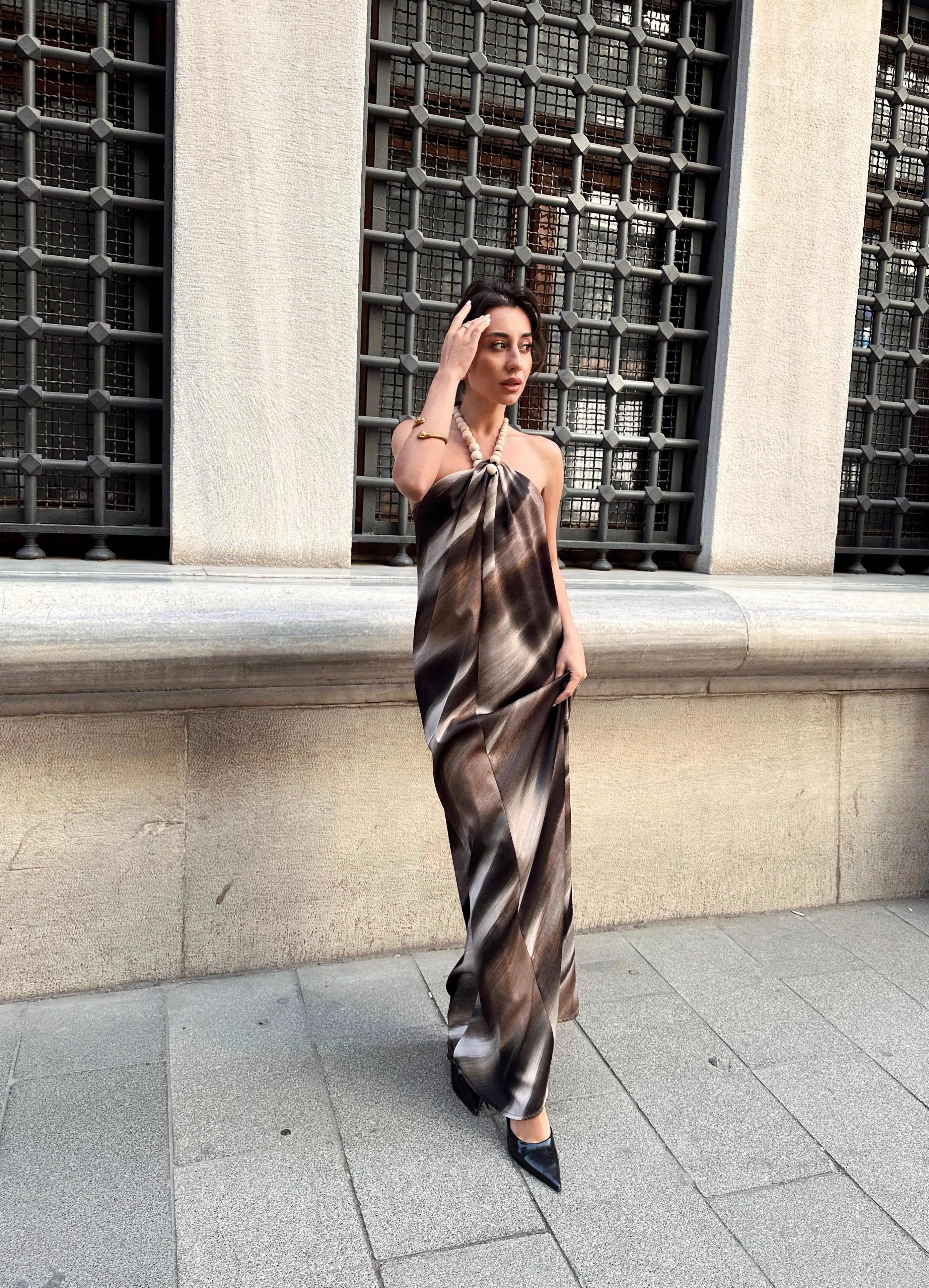 Boncuk Boyundan Bağlamalı Saten Elbise