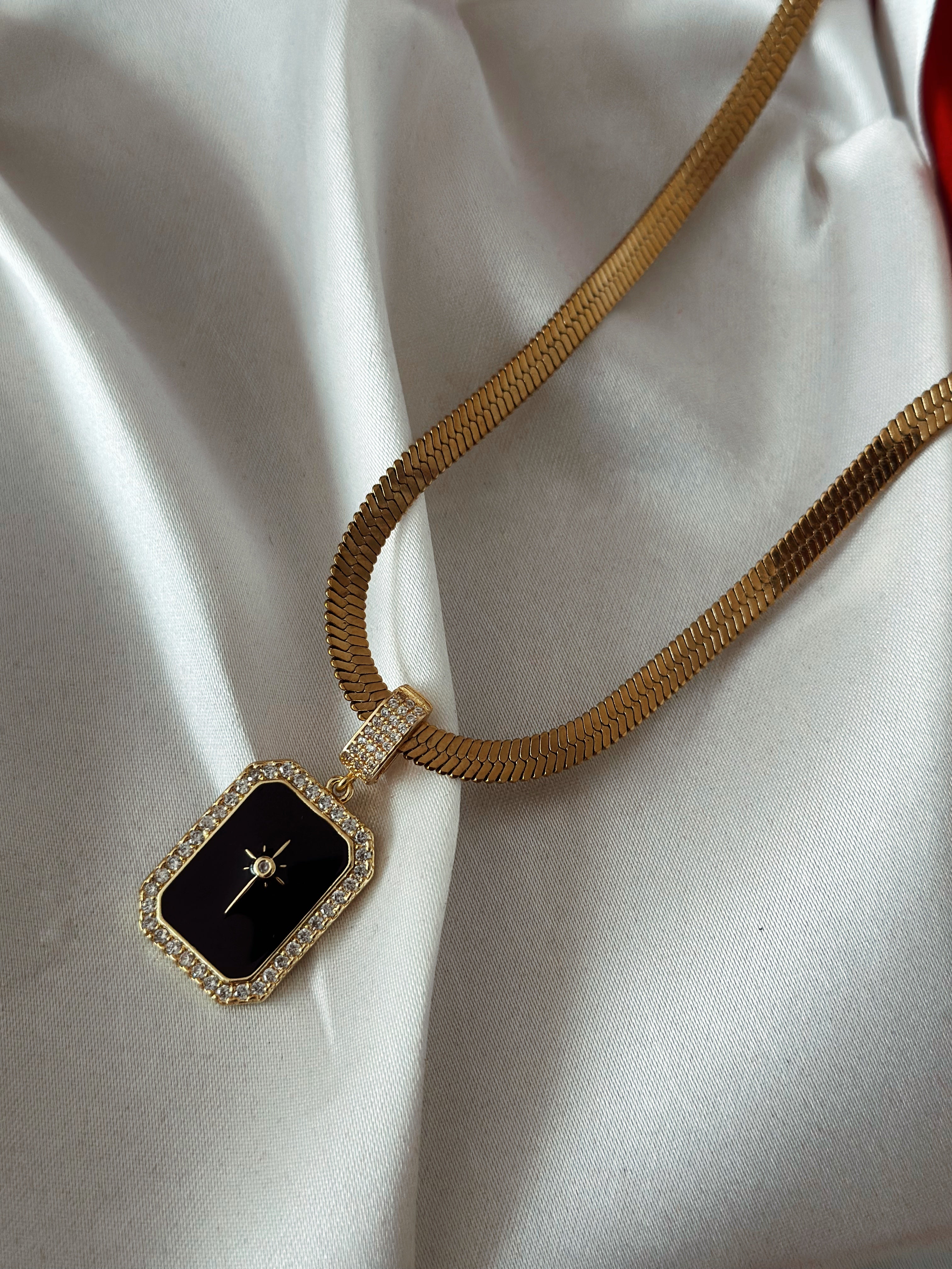 Taş Detaylı Gold Kolye