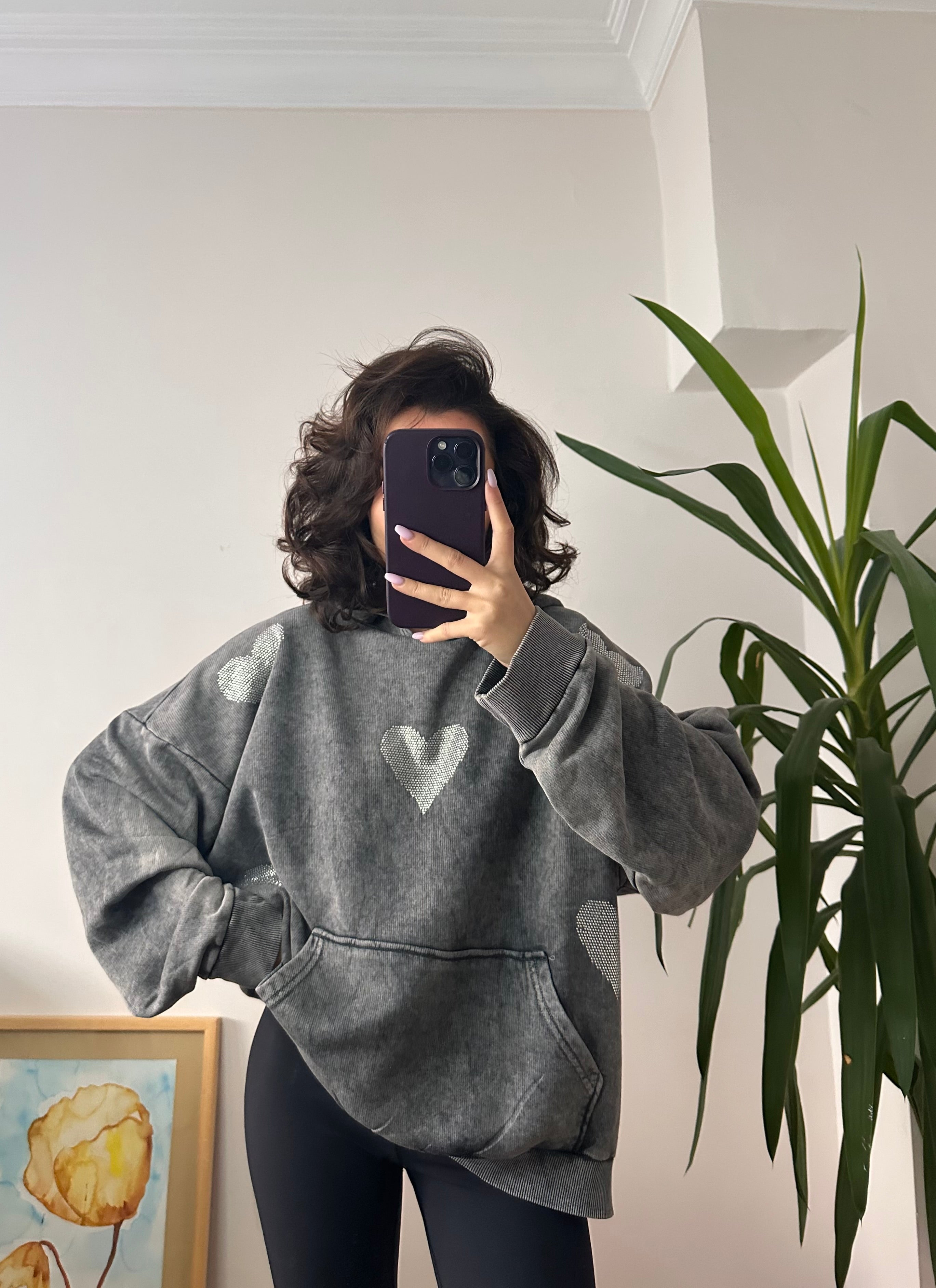 Yıkamalı Taşlı Kalp Detaylı Sweatshirt
