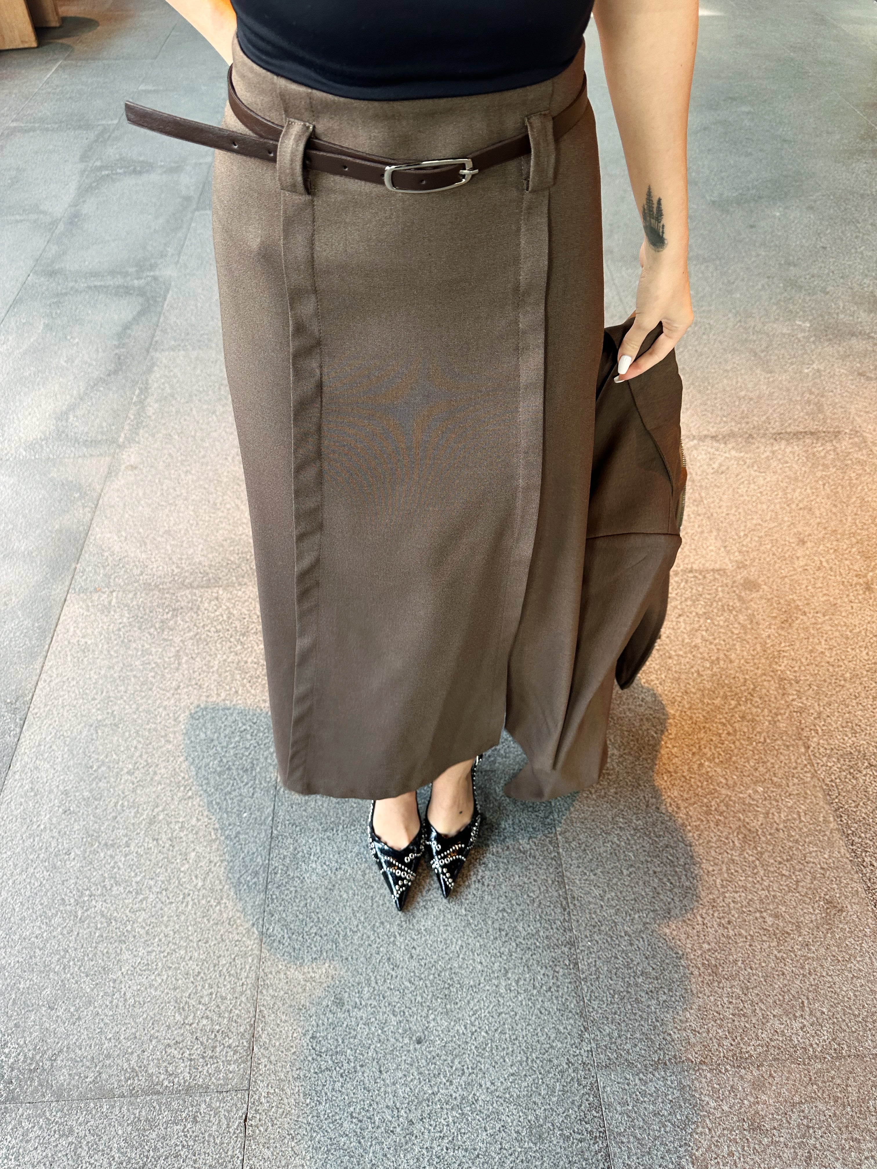 Yırtmaç Detaylı Midi Etek