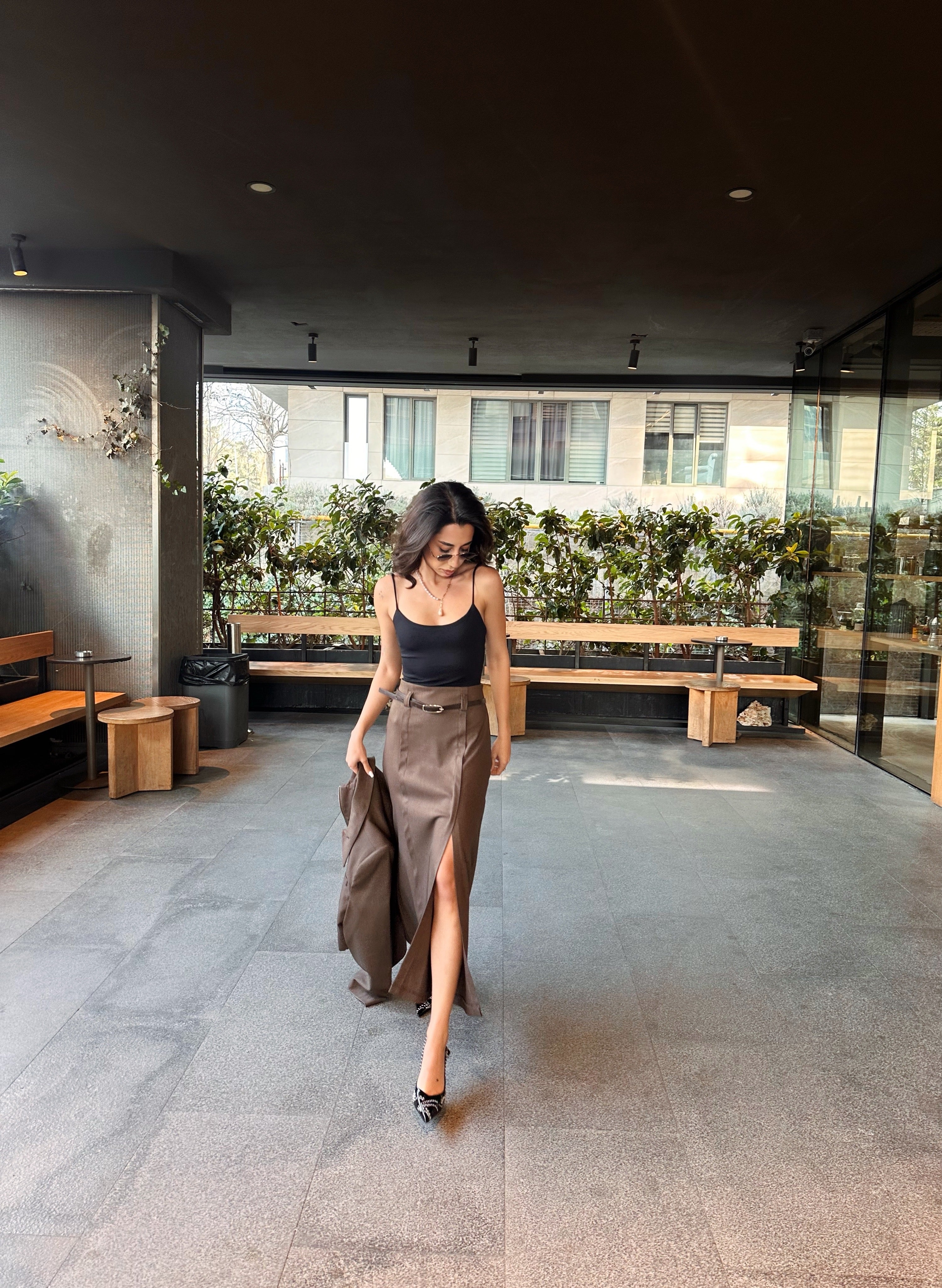 Yırtmaç Detaylı Midi Etek