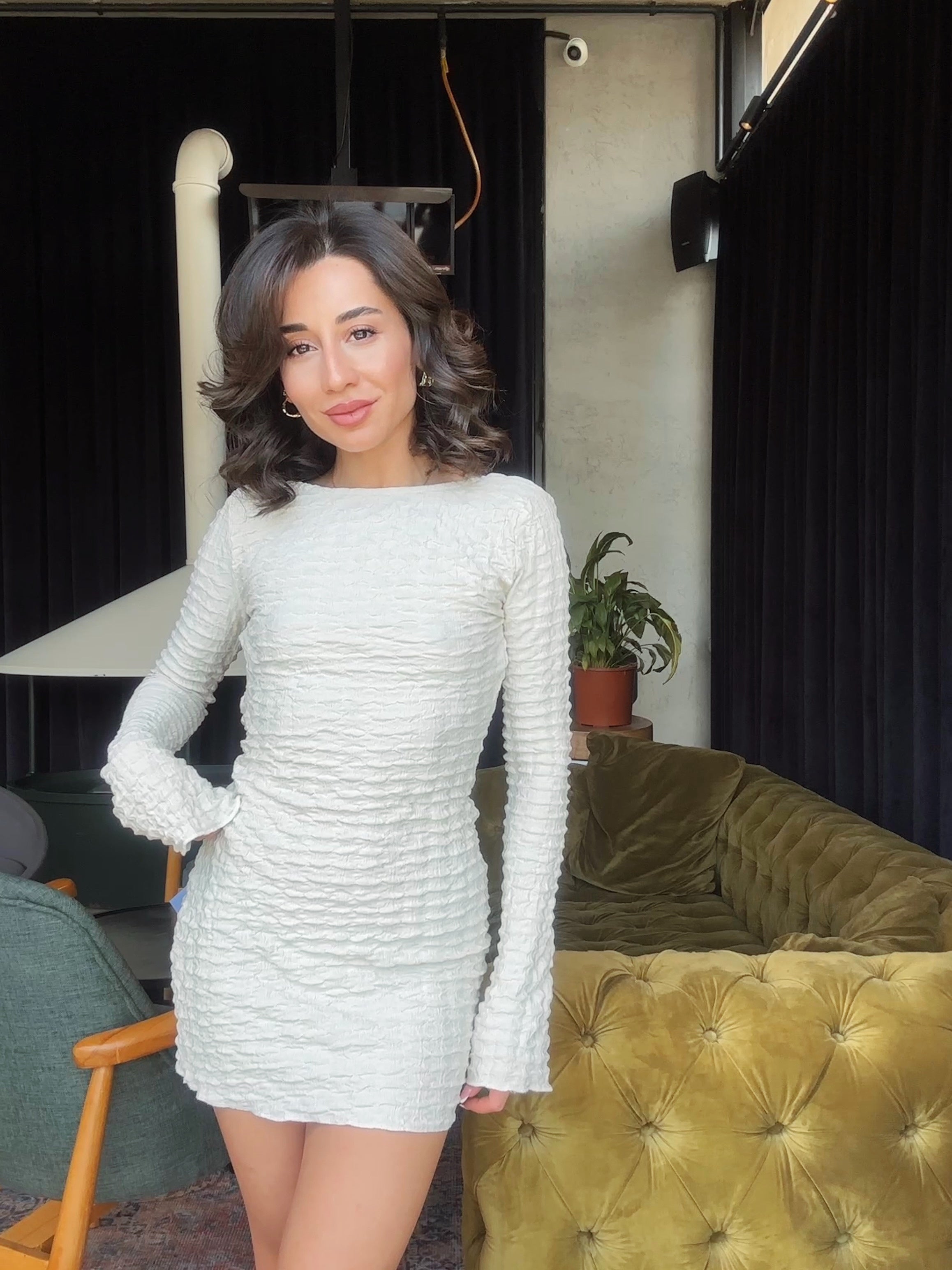 Dokulu Sırt Dekolteli Mini Elbise