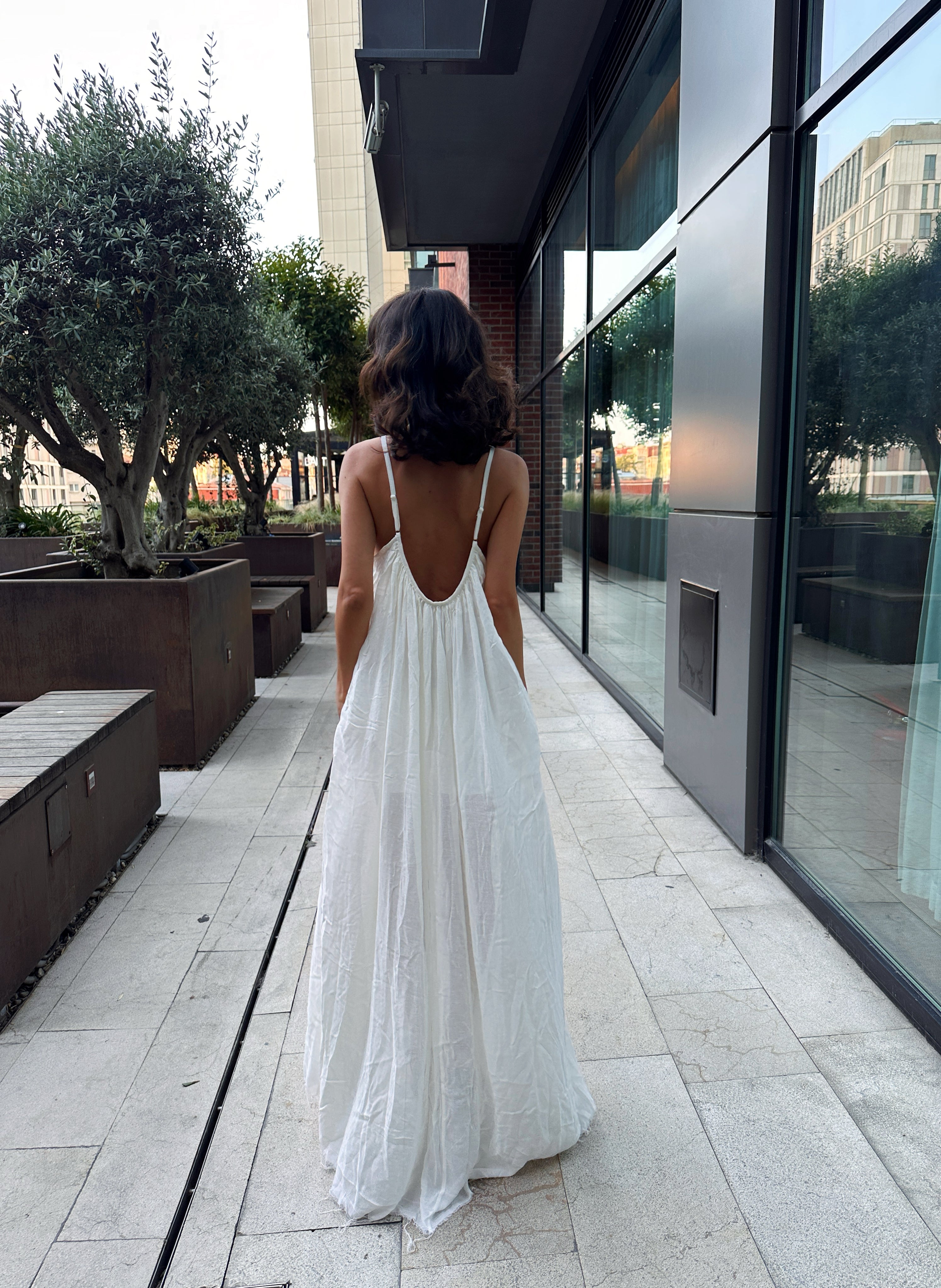 İp Askılı Beyaz Maxi Elbise