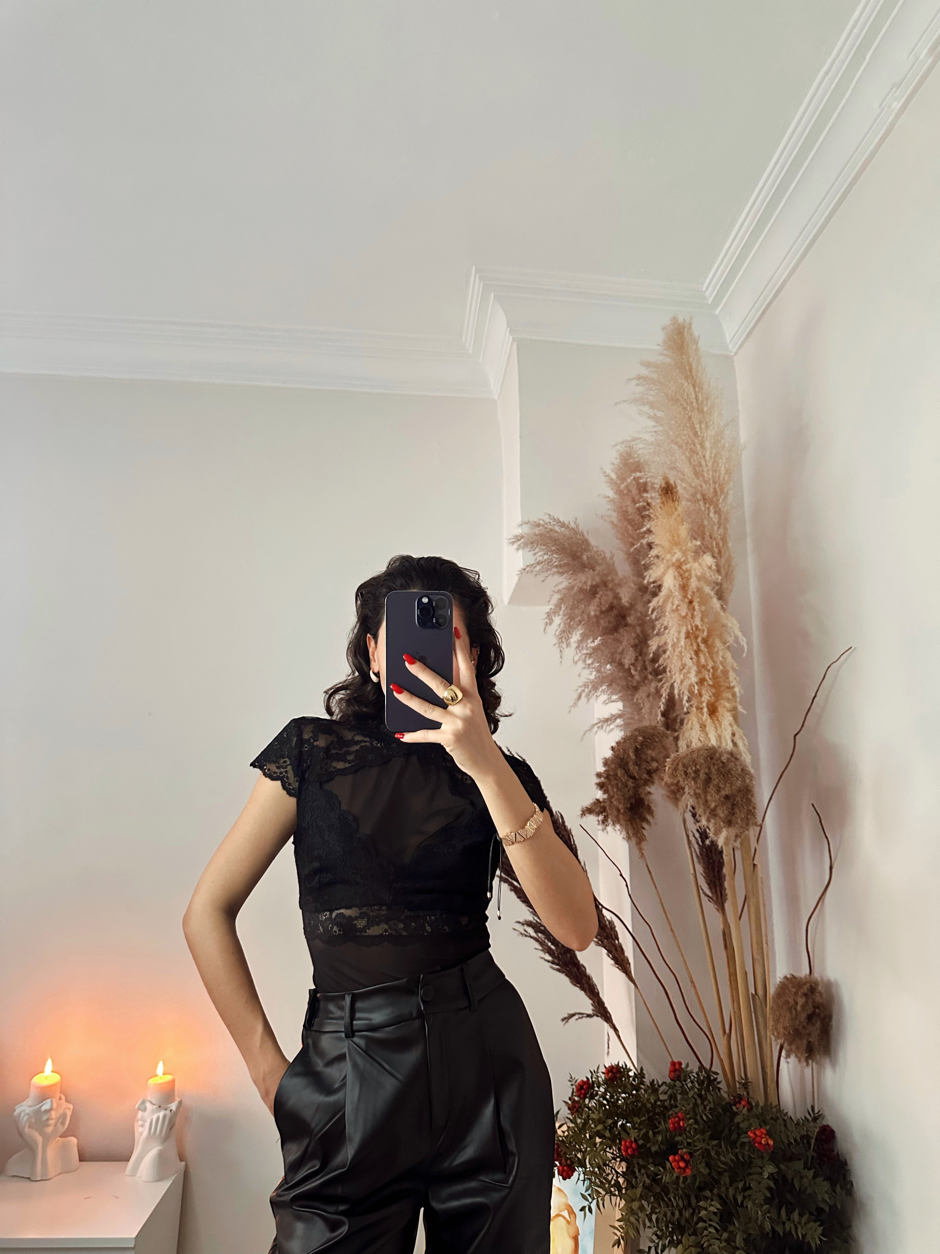 Sırt Dekolteli Dantel Detaylı Transparan Bluz