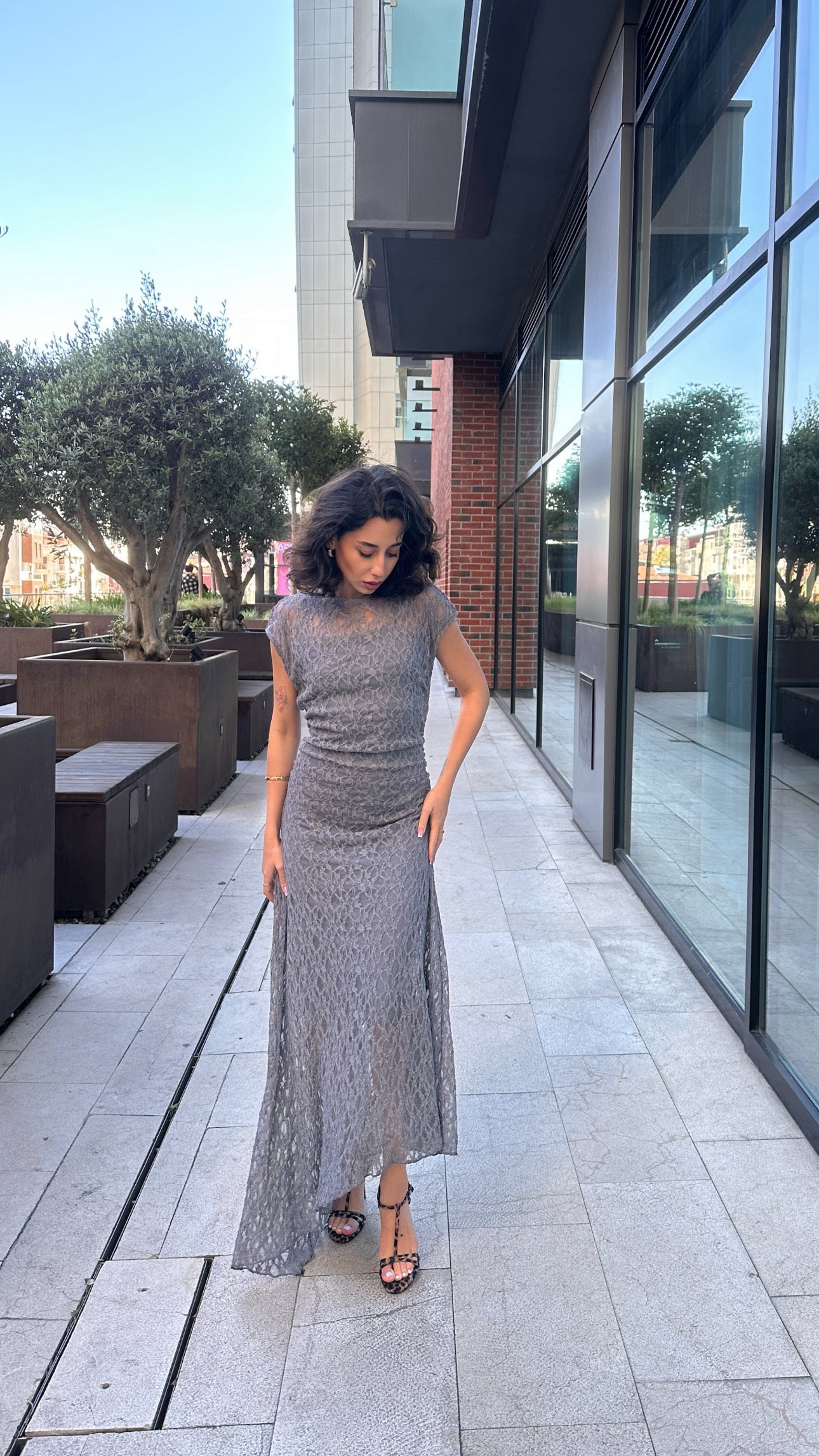 Asimetrik Tasarım Dantel Elbise