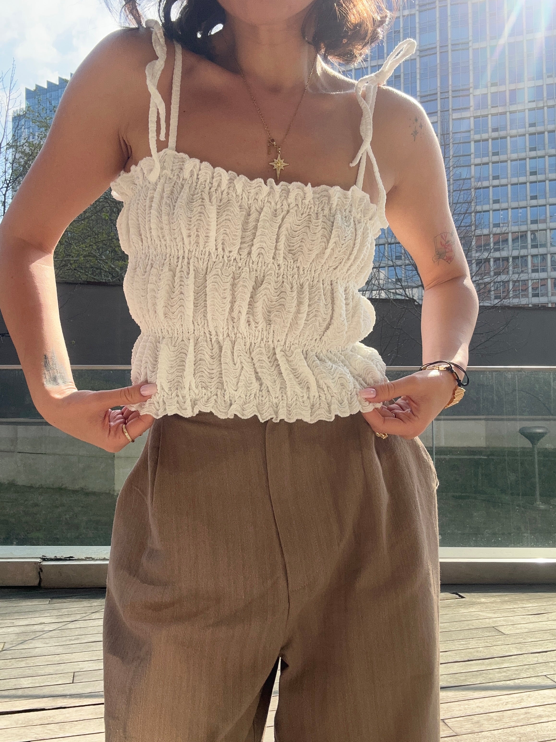 Askılı Büzgü Detay Bluz