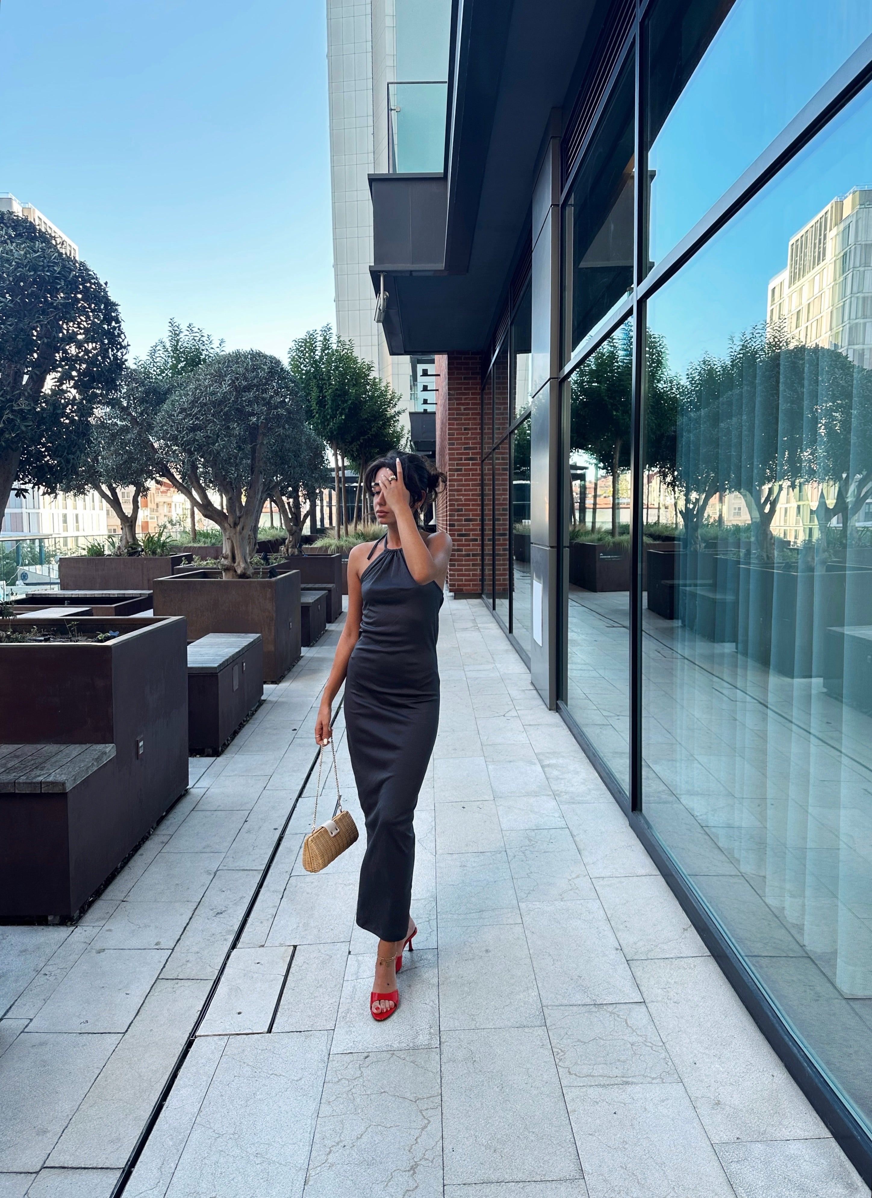 Sırt Detaylı Antrasit Elbise