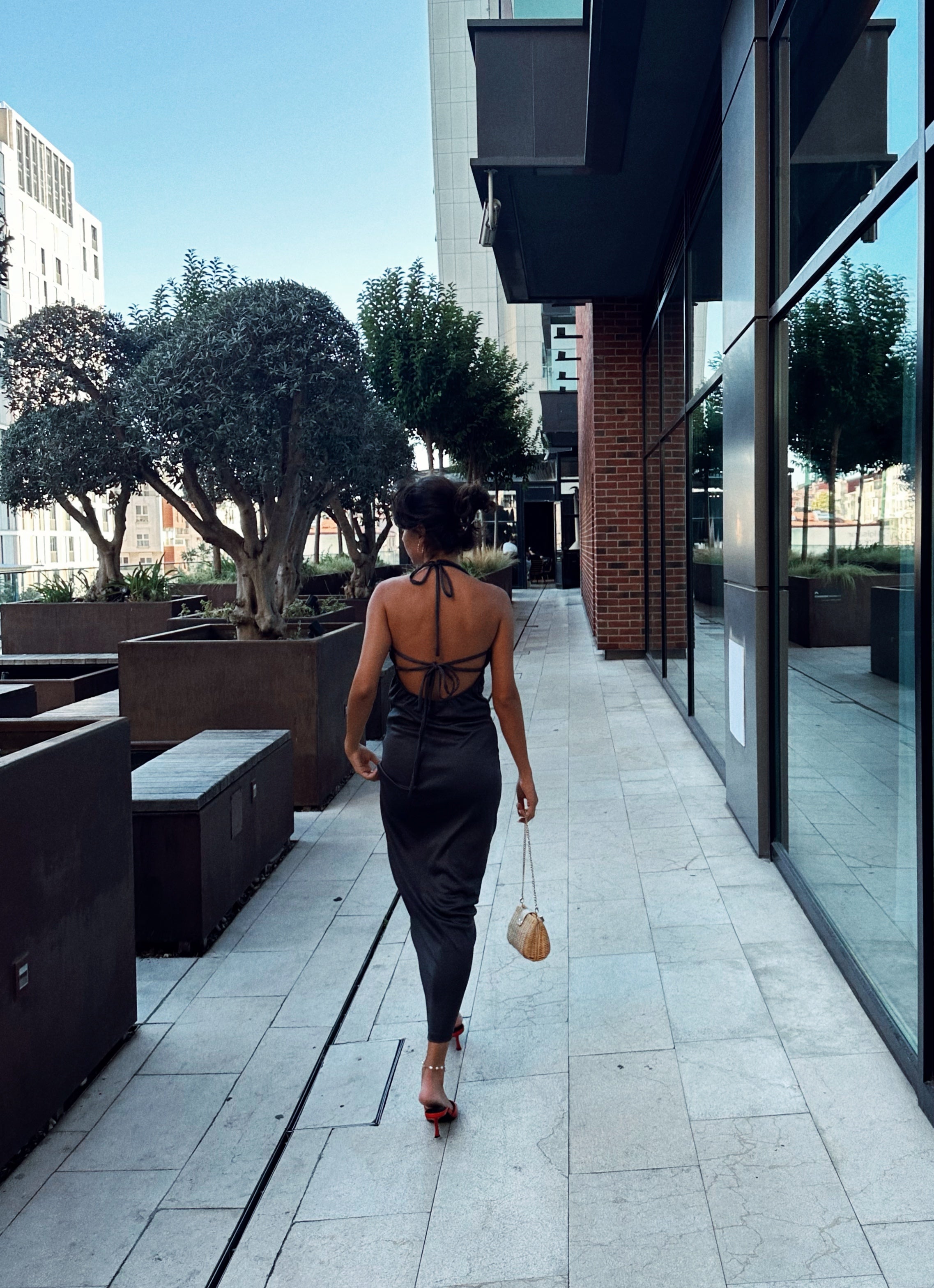 Sırt Detaylı Antrasit Elbise