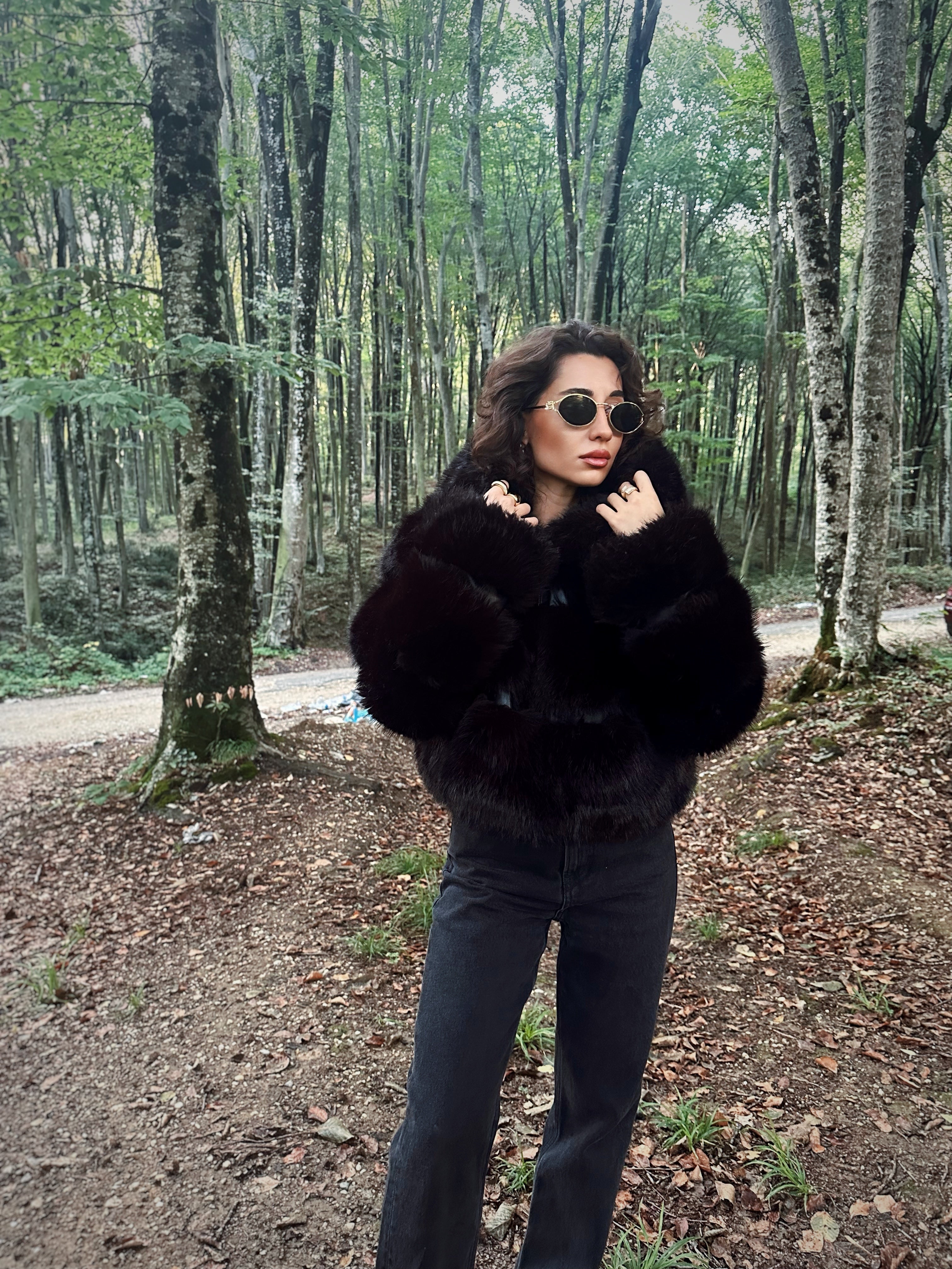 Siyah Deri Detaylı Kürk